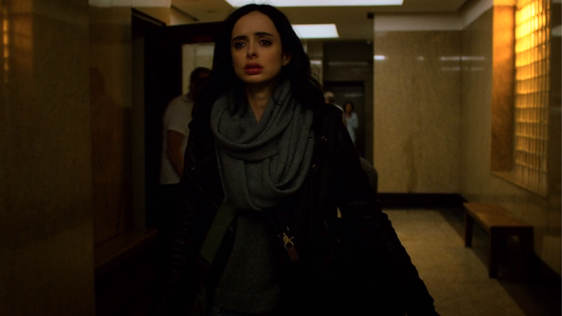 Jessica (Krysten Ritter) tries to walk away from the bloody aftermath of the Purple Man’s return.